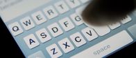 Hightech Revolution - Sternstunden der Technik – Die Smartphone-Tastatur, auf welcher alle Nachrichten geschrieben werden.