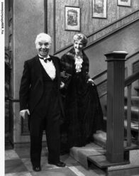 Der 90. Geburtstag oder Dinner for One – Freddie Frinton als Diener James und May Warden als alleinspeisende alte Dame Miss Sophie.