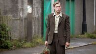 Trautmann – Trautmann (David Kross) entschließt sich, nicht in seine Heimat zurückzukehren.