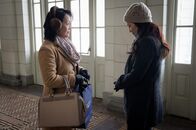 Elementary – Watsons (Lucy Liu, r.) Mutter Mary (Freda Foh Shen, l.) findet heraus, dass Joans Bruder seine Frau betrügt ...