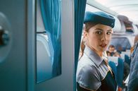 Code 7500 – Aylin Tezel als Gökçe, Stewardess und Lebensgefährtin von Tobias, die durch die Terroristen in Lebensgefahr gerät