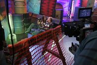 How I Met Your Mother – Hinter den Kulissen: Cobie Smulders alias Robin (l.) und Neil Patrick Harris alias Barney (r.) bei den Aufnahmen ...