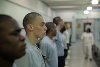 Überleben hinter Gittern – Strammstehen für die Freiheit: Im Bootcamp wird den Sträflingen alles abverlangt.