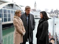 Tatort – Klara Blum (Eva Mattes) und Sebastian Perlmann (Sebastian Bezzel) haben Beate Stähli (Johanna Klante) eine traurige Vermutung zu bestätigen: bei dem im See gefundenen Toten handelt es sich tatsächlich um ihren Ehemann.
