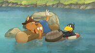 Der kleine Rabe Socke – Socke ist Retter in der Not für Herrn Hund.