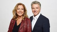 NDR Talk Show – NDR Talk Show - Bettina Tietjen und Jörg Pilawa Bettina Tietjen hat einen neuen Talk-Partner: Zukünftig wird Jörg Pilawa gemeinsam mit ihr im NDR Fernsehen durch die Freitagabend-Gesprächssendung aus Hannover führen.
