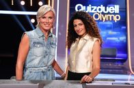 Quizduell-Olymp – Moderatorin Esther Sedlaczek (M.) mit den Kandidatinnen des Teams "Brisant": Camilla Senjo (l.) und Marwa Eldessouky (r.).