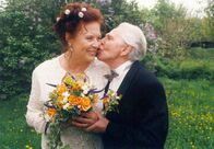 In aller Freundschaft – MDR Fernsehen IN ALLER FREUNDSCHAFT FOLGE 121, "Ganz in Weiß" Uhr. Trotz steiniger Wege haben sich Charlotte (Ursula Karusseit) und Friedrich (Fred Delmare) nun doch getraut...