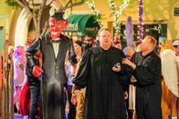 Modern Family – Eric Stonestreet (Cameron Tucker), Jesse Tyler Ferguson (Mitchell Pritchett).