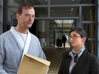 In aller Freundschaft – Pommerenke reagiert geschockt.
