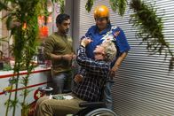 Danni Lowinski – Bei einem neuen Fall bekommt Danni Hilfe von Nils (Oliver Fleischer, r.), Orkan (Orhan Müstak, l.) und Kurt (Axel Siefer, vorne). Doch die Hilfe endet anders, als von Danni geplant.