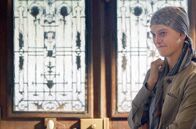 In Therapie – Lydia (Suzanne Lindon) muss sich ihre Kraft gut einteilen und die Gespräche mit Philippe verlangen ihr gerade zu viel Energie ab.