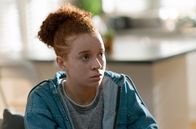 Life – Belles Nichte Maya (Erin Kellyman) hat es nicht leicht in der Schule: Obwohl sie sich Mühe gibt, bleibt sie für alle nur die aggressive Schülerin.