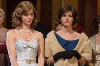 Velvet – Cristina Otegui (Manuela Velasco, l.); Bárbara de Senillosa (Amaia Salamanca, r.)