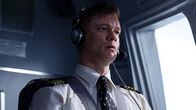 Mayday – Kapitän Malcolm Waters versucht ruhig zu bleiben, als Cathay-Pacific-Flug 780 in eine heikle Situation gerät (Reenactment-Szene).