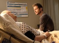 Atlanta Medical – Marshall Winthrop (Glenn Morshower, l.); Dr. Conrad Hawkins (Matt Czuchry, r.)