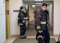 Chicago Fire – Chicago Fire Verdacht - I Walk Away Staffel 4, Episode 3 Einsatz im Hotel: Jesse Spencer als Matthew Casey, Steven R. McQueen als Jimmy Borrelli