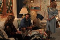 The Goldbergs – (v.li.) Ana Gasteyer (Miss Cinoman), Bryan Callen (Mr. Mellor), Wendi McLendon-Covey (Beverly Goldberg).