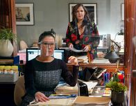 All Rise - Die Richterin – Sherri Kansky (Ruthie Ann Miles, l.); Sara Castillo (Lindsay Mendez, r.)