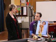 The Big Bang Theory – Sheldon (Jim Parsons, r.) schafft es erneut, Penny (Kaley Cuoco, l.) an den Rand der Verzweiflung zu bringen ...
