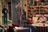 The Big Bang Theory – Männertausch: Sheldon (Jim Parsons, M.), Leonard (Johnny Galecki, r.) und Howard (Simon Helberg, l.) ...