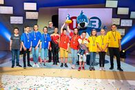 1, 2 oder 3 – Die Rateteams, Kamerakind Vincent, Studiogast Janine Eggenberger, Elton und Piet Flosse im "1, 2 oder 3"-Studio