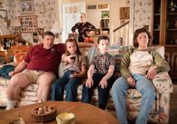 Young Sheldon – (v.l.n.r.) George (Lance Barber); Missy (Raegan Revord); Meemaw (Annie Potts); Sheldon (Iain Armitage); Georgie (Montana Jordan)