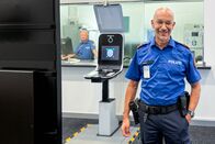 Mona mittendrin – Kantonspolizist David Squindo, Leiter Dokumentenprüfstelle