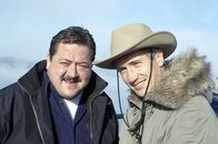 Die Rosenheim-Cops – Das Tourismus-Geschäft auf Herren-Chiemsee ist sehr sensibel - deshalb müssen Kommissar Hofer (Joseph Hannesschläger) und Satori (Markus Böker) inkognito ermitteln.
