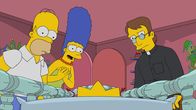 Die Simpsons – L-R: Homer, Marge, Irish Priest