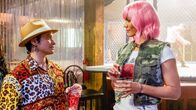 Claws – (v.li.): Judy Reyes (Quiet Ann), Gissette Valentin (Cherry).