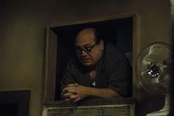 It's Always Sunny in Philadelphia – Frank (Danny Devito) sucht verzweifelt nach dem versteckten Testament ...