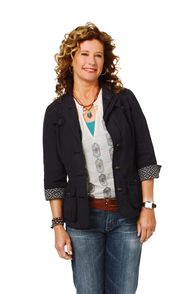 Last Man Standing – (1. Staffel) - Nach ihrer beruflichen Auszeit wird Vanessa (Nancy Travis) nach kurzer Zeit ihres Wiedereinstiegs befördert. Jetzt muss ihr Mann Mike sich mehr in das Familienleben miteinbringen ...