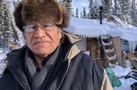 Misshandelt und umerzogen - Kanadas First Nations – Edmund Metatawabin war Schüler eines der speziellen Internate, in denen indigene Kinder zu Christen umerzogen wurden. Dort wurde er Zeuge von Misshandlung und Missbrauch. In diesen sogenannten Residential Schools starben rund 4.000 Kinder.