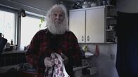 Fernab des Gesetzes – Gary Muelberger cleans some mason jars so he can preserve fresh clams.(BBC Worldwide Limited)