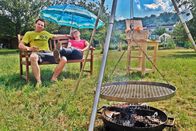 2 durch Deutschland – Reporter André Gatzke (links) und Esther Brandt lernen das Saarland kennen. Hier heißt nicht nur der Grill "Schwenker".