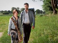Tatort (NDR) – WDR Fernsehen TATORT - LEBEN GEGEN LEBEN Uhr. Amelie (Michelle Barthel) und Cenk Batu (Mehmet Kurtulus)