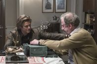 MacGyver – MacGyver (Lucas Till, l.) braucht die Hilfe von dem russischen Bombenbauer Alexander Orlov (Elya Baskin, r.), um einen Sprengkopf zu entschärfen. Doch wird es ihnen rechtzeitig gelingen?