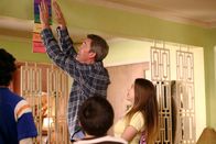 The Middle – Mike Heck (Neil Flynn, l.); Sue Heck (Eden Sher, r.)