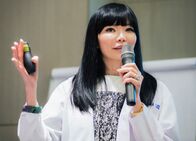Der Äquator - Breitengrad der Extreme – Singapur: Ärztin Georgia Lee aus Singapur ist Spezialistin für nicht operative Schönheitsbehandlungen. Auch als Referentin ist sie im asiatischen Raum eine gefragte Persönlichkeit. (Copyright SRF/Arron Teo)