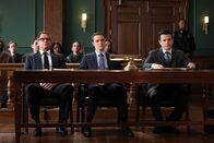 Bull – (v.l.n.r.) Dr. Jason Bull (Michael Weatherly); Stephen Raposa (Aaron Dean Eisenberg); Benny Colón (Freddy Rodriguez)