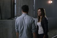 Scorpion – Paige (Katharine McPhee, r.) ist geschockt, als ihr bewusst wird, in welche Gefahr sich Walter (Elyes Gabel, l.) für sie bringt ...