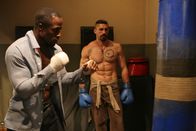 Undisputed 3: Redemption – Wollen beide das Turnier der besten Ultimate-Knastfighter der Welt gewinnen: Boyka (Scott Adkins, r.) und Turbo (Mykel Shannon Jenkins, l.) ...