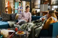 Younger – v.l.n.r.) Maggie Amato (Debi Mazar); Liza Miller (Sutton Foster); Kelsey Peters (Hilary Duff)