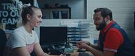Derby Girl – Lola Bouvier (Chloé Jouannet) versucht ihren alten Job in einem Sportgeschäft wieder zu bekommen. Kann sie ihren Chef Christophe (Julien Pestel), nach all dem was zwischen ihnen vorgefallen war, davon überzeugen?