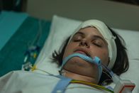 Es geschah am... – Die Schweizerin Mireille Brefin erholte sich nach einem Hirntumor in Thailand und geriet dort nach dem Tsunami unter die Wassermassen. (Nachgestellte Szene)