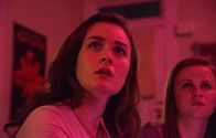 Under the Dome – Noch wissen Melanie (Grace Victoria Cox, l.) und Norrie (Mackenzie Lintz, r.) nicht, welche Folgen ihr Handeln haben wird ...
