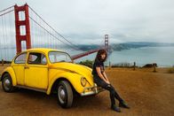 Bumblebee – Left to right: Bumblebee and Charlie (Hailee Steinfeld)