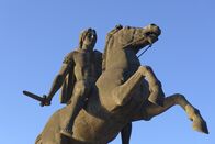 Terra X: Alexander der Große - Bis ans Ende der Welt – Alexanders Pferd Bukephalos ist Teil seines Mythos. Alexander der Große wird deshalb auf vielen Denkmälern mit diesem Pferd dargestellt.