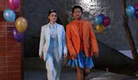 Fresh off the Boat – Nicole (Luna Blaise, l.) und Eddie (Hudson Yang, r.) rebellieren gegen die Kleiderordnung des Schultanzes ...